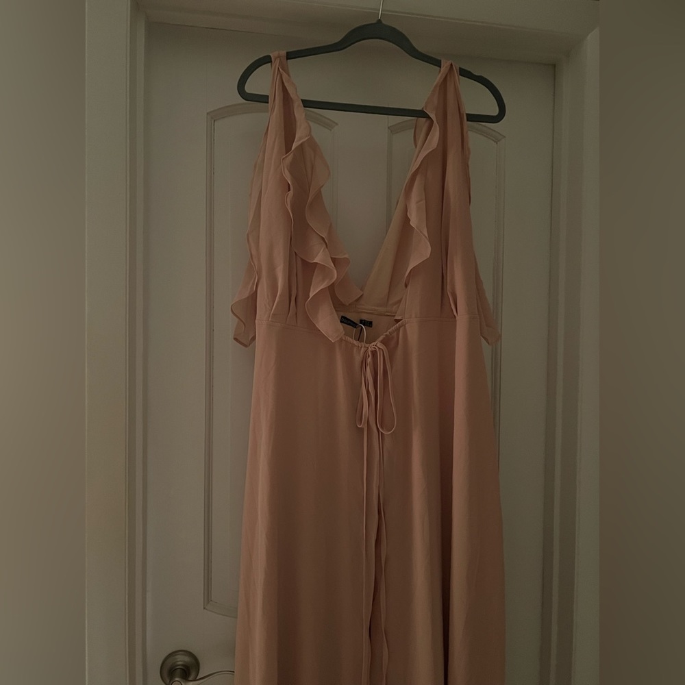 Light pink never worn boohoo dress